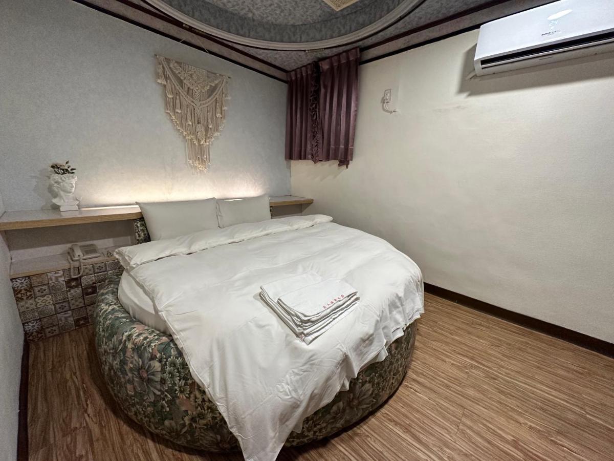 Ming Ren Hotspring Hotel Цзяосі Екстер'єр фото